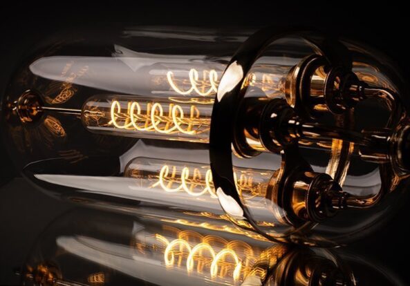 THE GOOD, THE BAD AND THE ECO: OUR ULTIMATE GUIDE TO CHOOSING THE RIGHT BULB