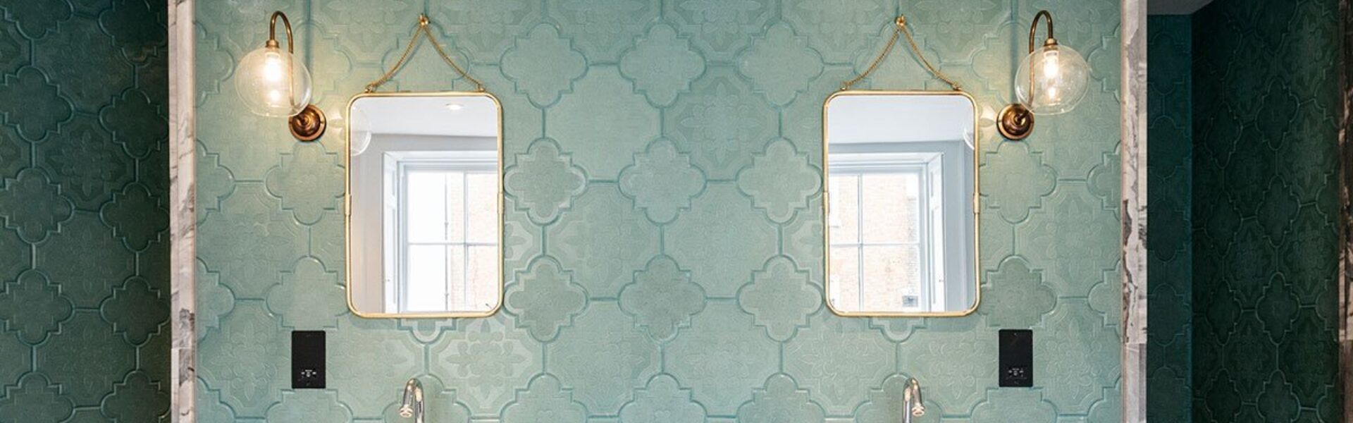 WHEN DO YOU NEED TO USE AN IP44 LIGHT IN A BATHROOM?