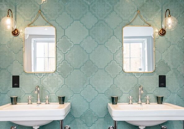 WHEN DO YOU NEED TO USE AN IP44 LIGHT IN A BATHROOM?