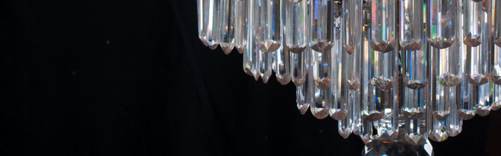 ANTIQUE LIGHTING - TOP TIPS WHEN BUYING ANTIQUE CHANDELIERS